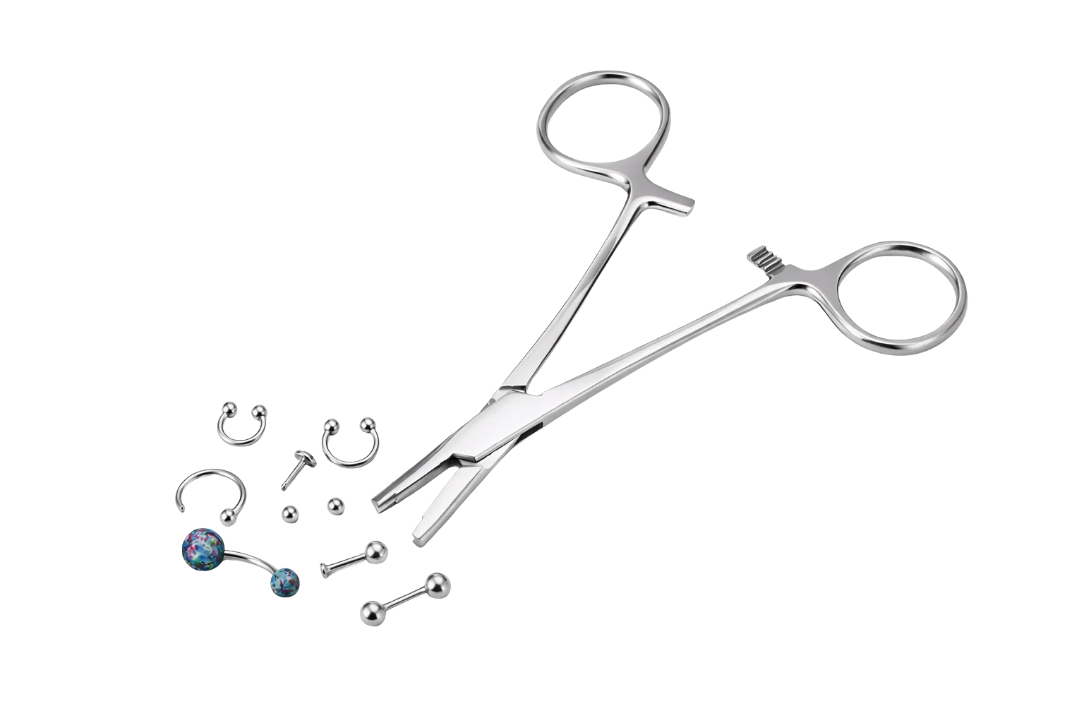 Professionelle Piercingzange mit verschiedenen Piercing-Schmuckstücken